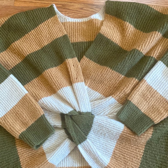 Doe & Rae Sweaters - "NWOT" Doe & Rae Women's Sweater Size Medium